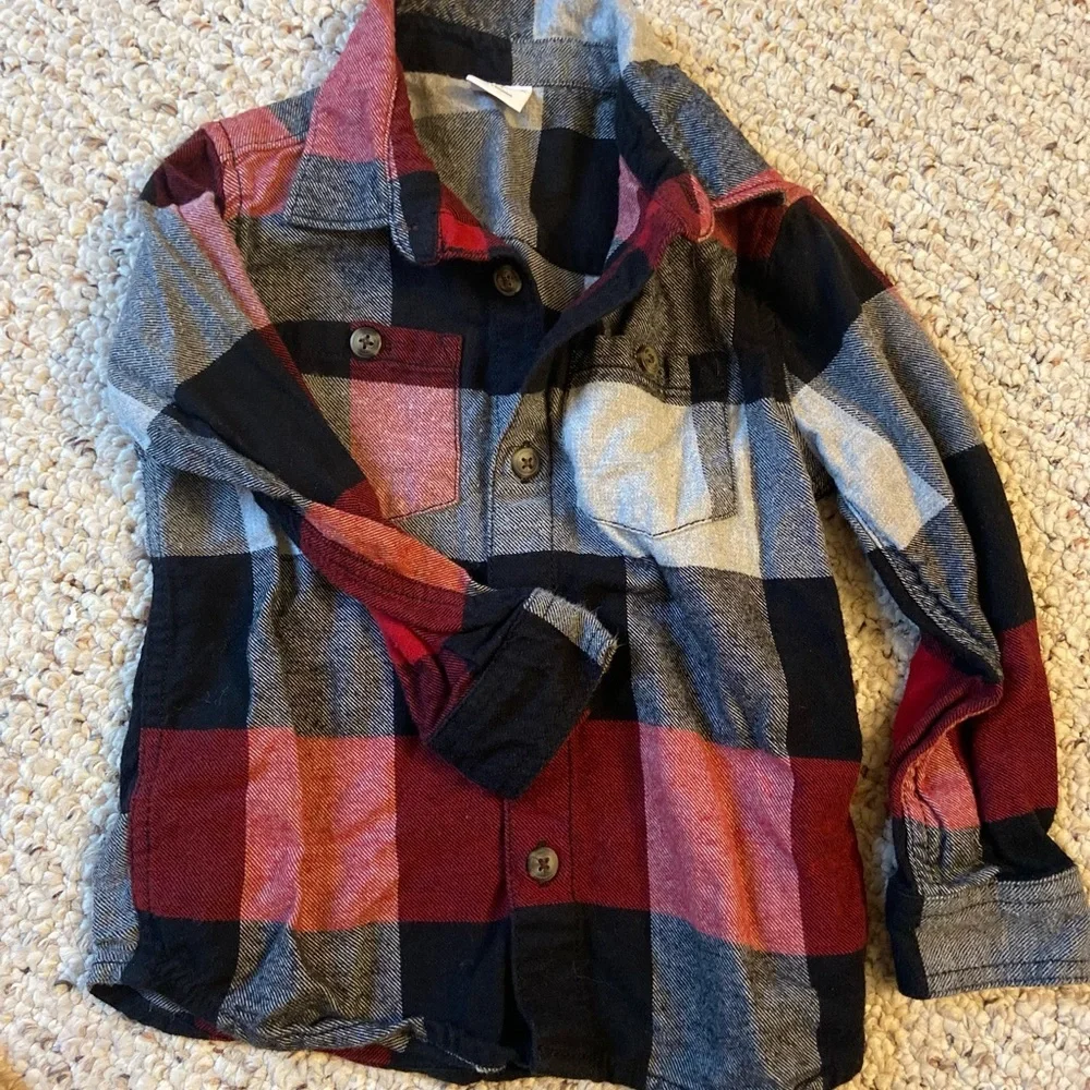 Boys size 3t lot 3 shirts 1 pants